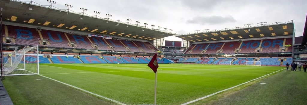 Which English Football Stadiums Are Closest To The Centre Of Their Town Or City?