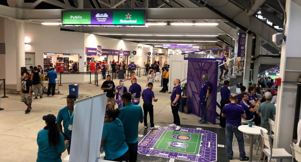 Large concourses - plenty of place to get something to eat and drink